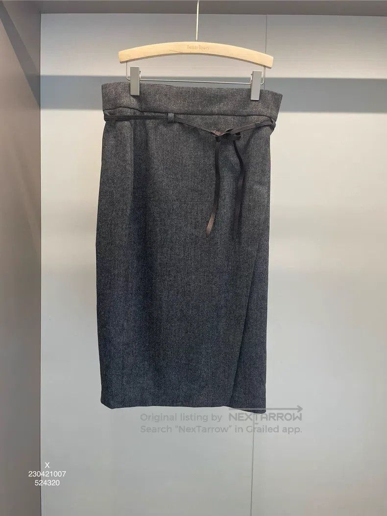 Brunello Cucinelli Brunello Cucinelli Dark Grey Beaded New Wool Skirt Size 28" / US 6 / IT 42 - 1 Thumbnail
