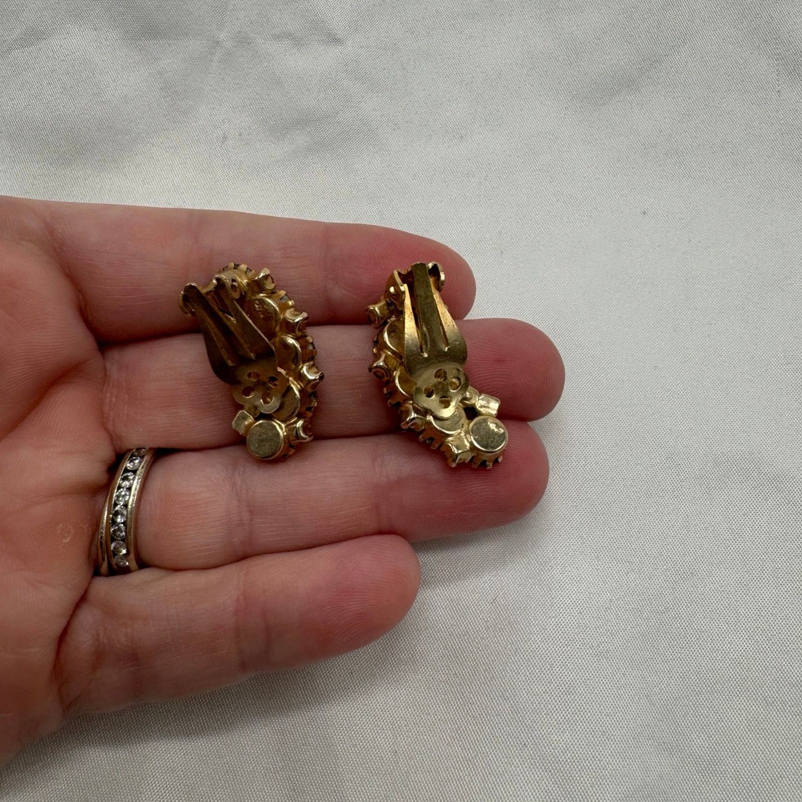 NBDN Nobrandedon VTG Karu Arke Aurora Borealis clip earrings Size ONE SIZE - 3 Thumbnail