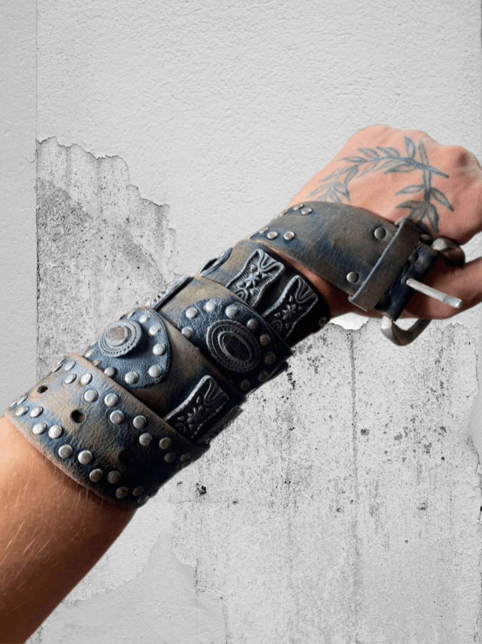 Vintage Vintage leather rhinestones belts BB Simon style punk y2k Size ONE SIZE - 1 Thumbnail