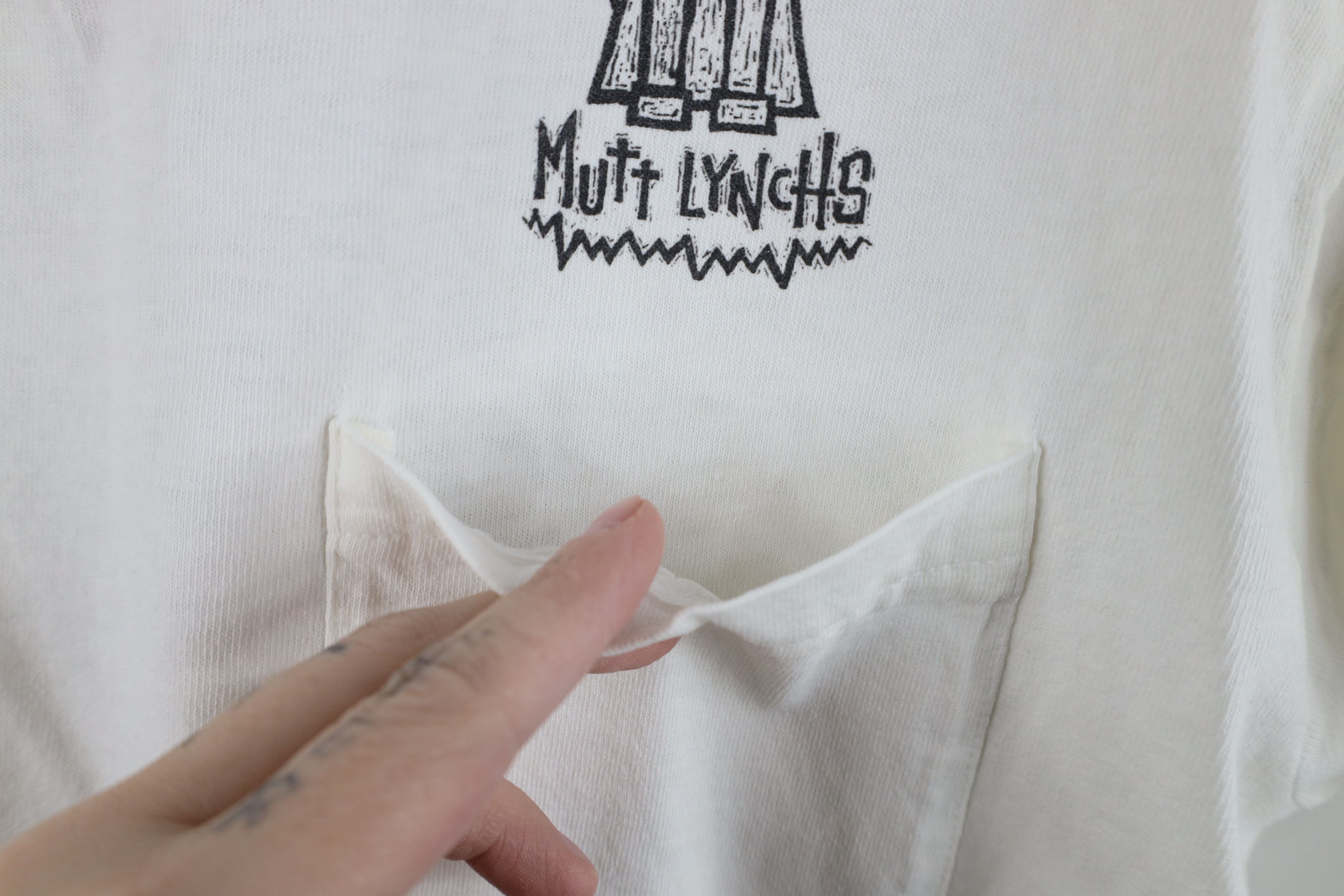Vintage Vintage 90s Streetwear Mutt Lynch Newport Beach T-Shirt USA Size US L / EU 52-54 / 3 - 5 Thumbnail