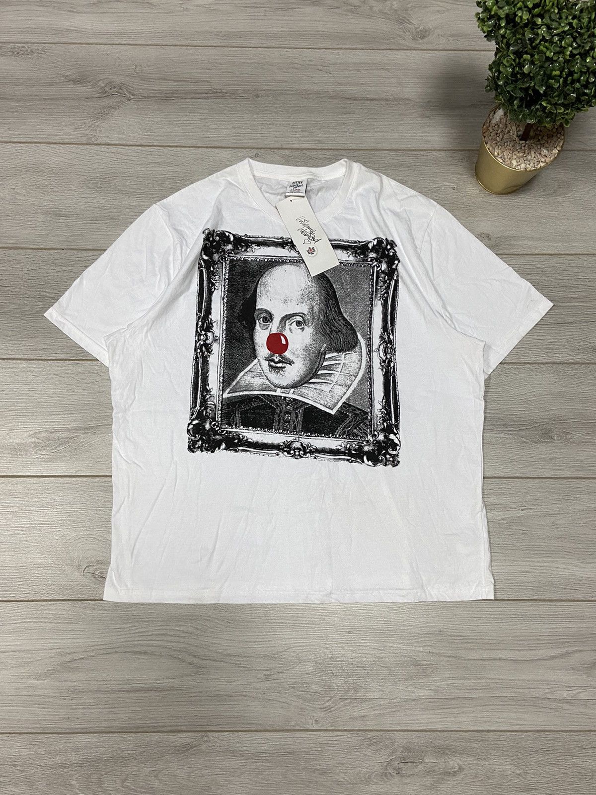 Vivienne Westwood Vivienne Westwood Shakespeare comic relief red nose t-shirt Size US XXL / EU 58 / 5 - 1 Thumbnail