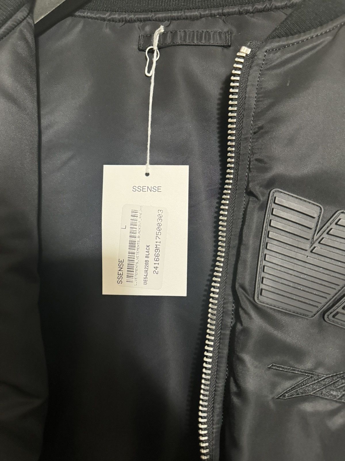Vetements Vetements X Alpha Industries Blackout Racing Bomber Size US L / EU 52-54 / 3 - 5 Thumbnail