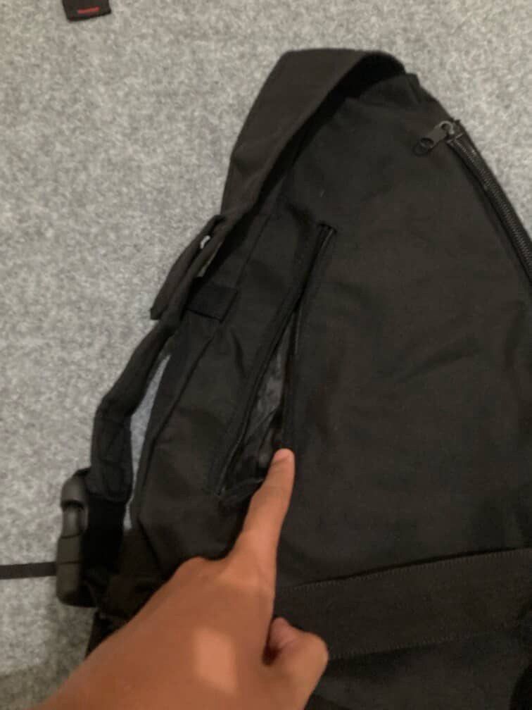 Japanese Brand 2000s Duff Tactical Crossbody Bag Big Zipper Size ONE SIZE - 4 Thumbnail