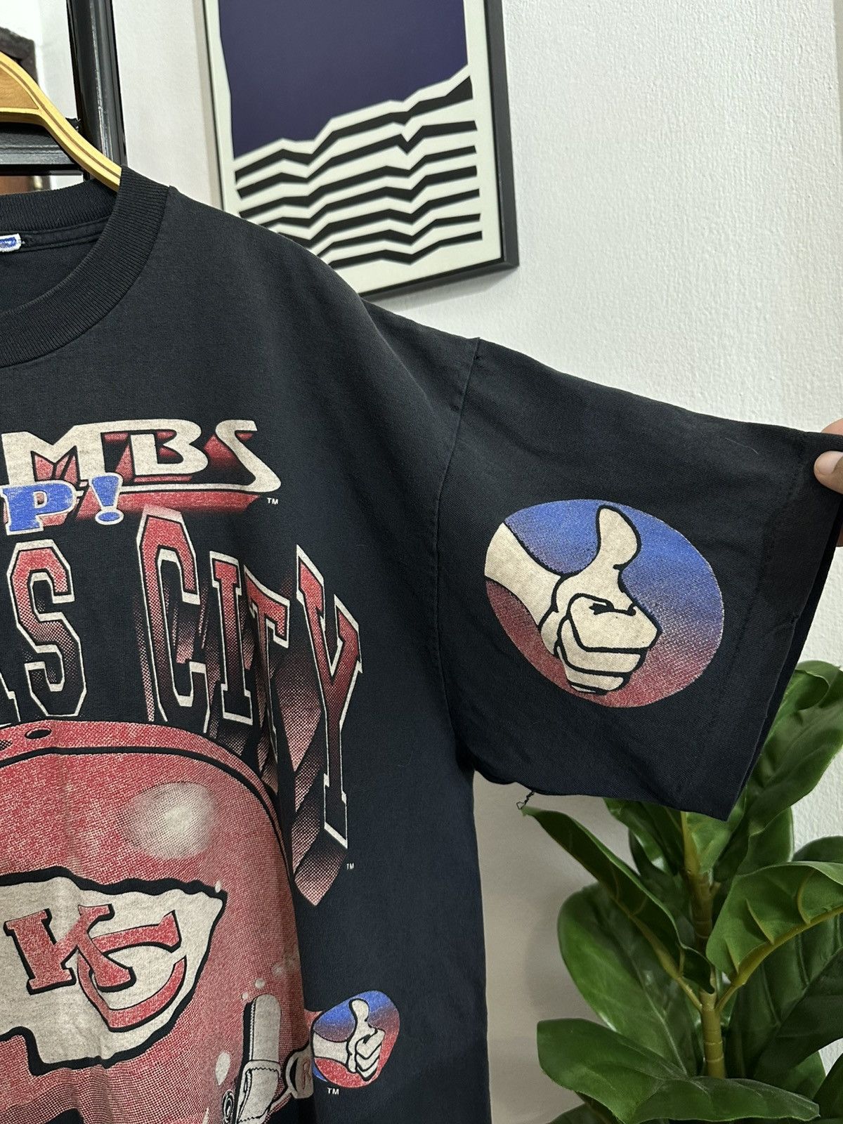 Vintage Vintage 90s Thumbs Up Kansas City Chiefs Football T-Shirt Size US XL / EU 56 / 4 - 3 Thumbnail