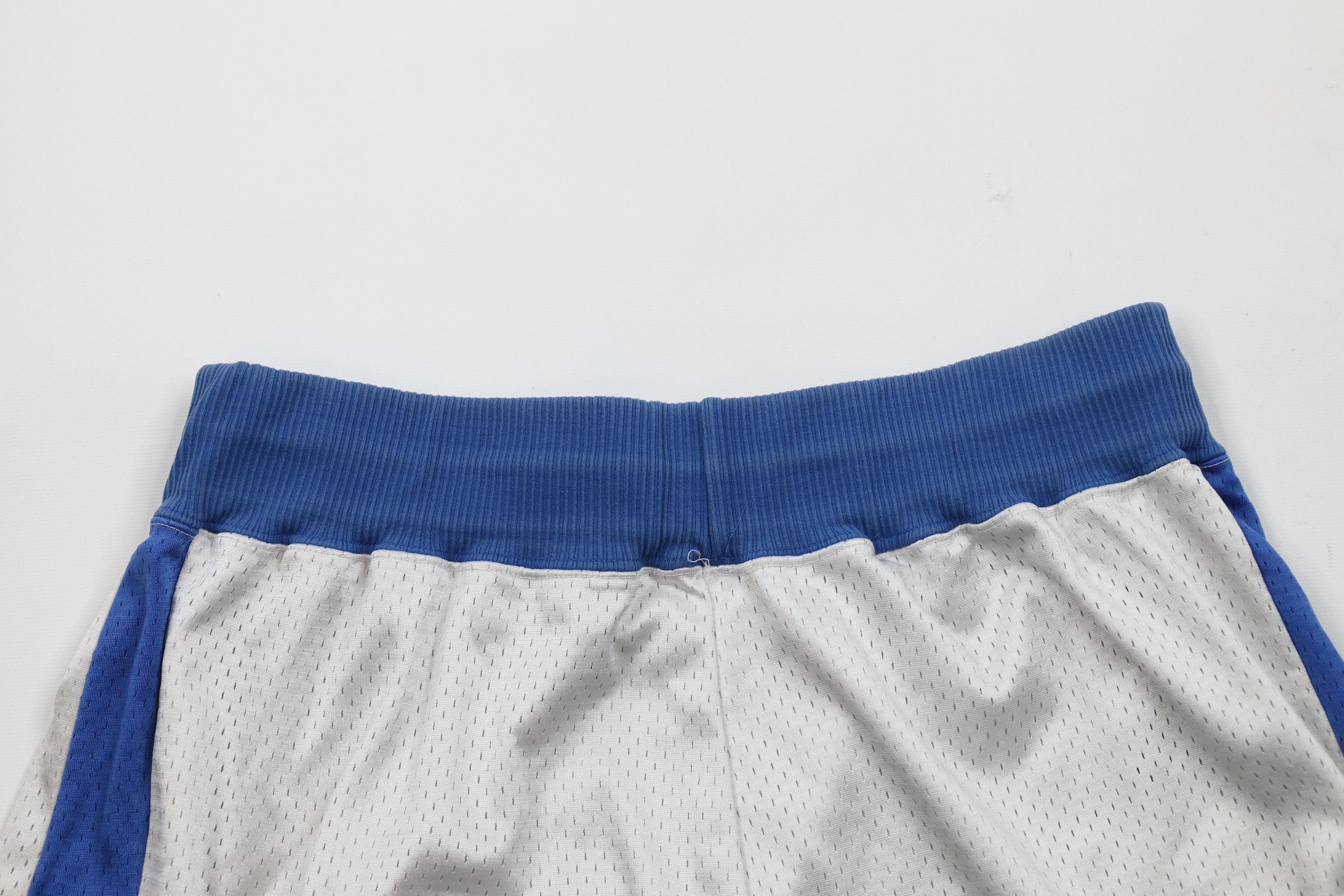 Vintage Vintage 80s 90s Streetwear Heavyweight Basketball Shorts Size US 32 / EU 48 - 12 Thumbnail