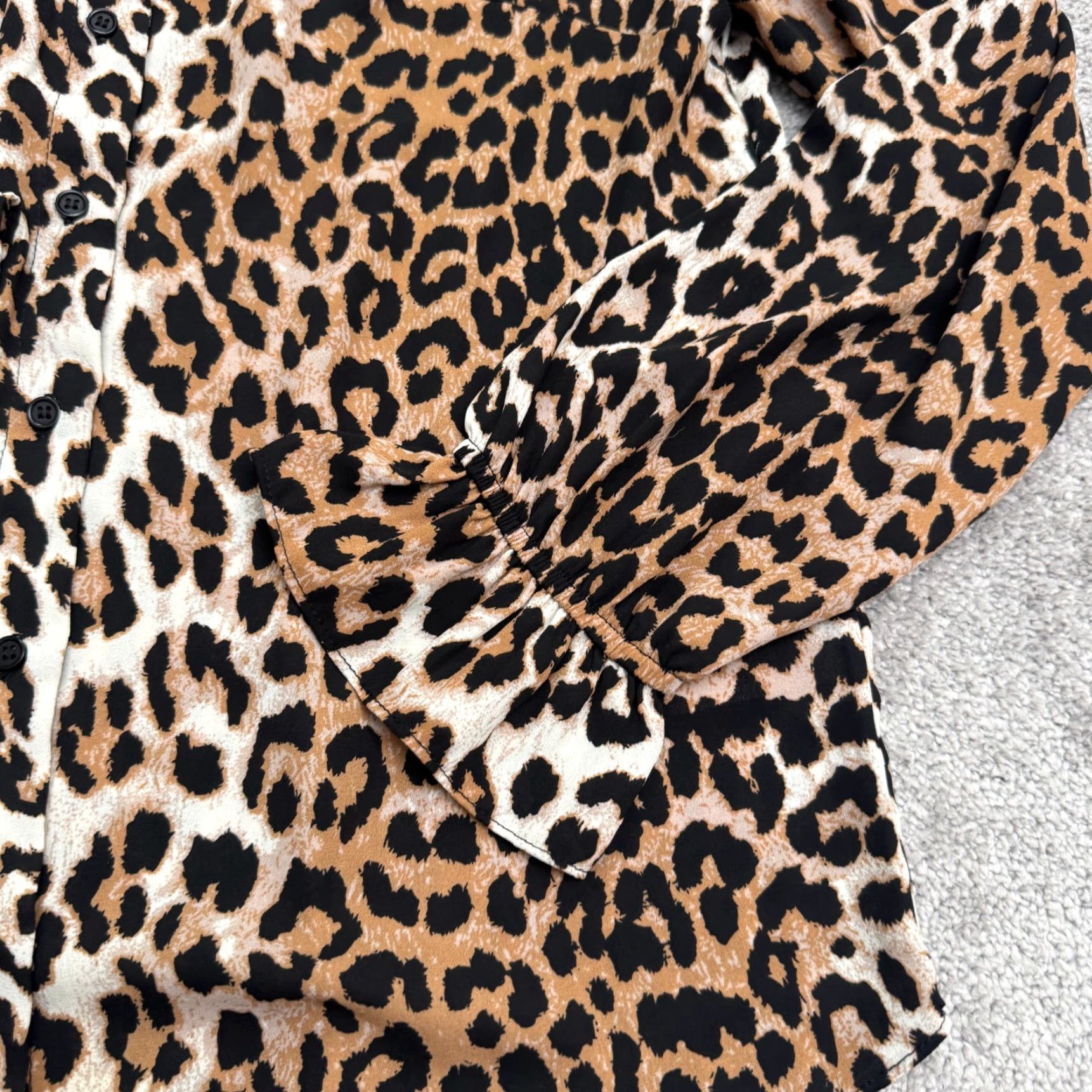 Vintage Tahari Leopard Button Down Blouse Women Medium Brown Collarless Long Sleeve NWOT Size M / US 6-8 / IT 42-44 - 4 Thumbnail