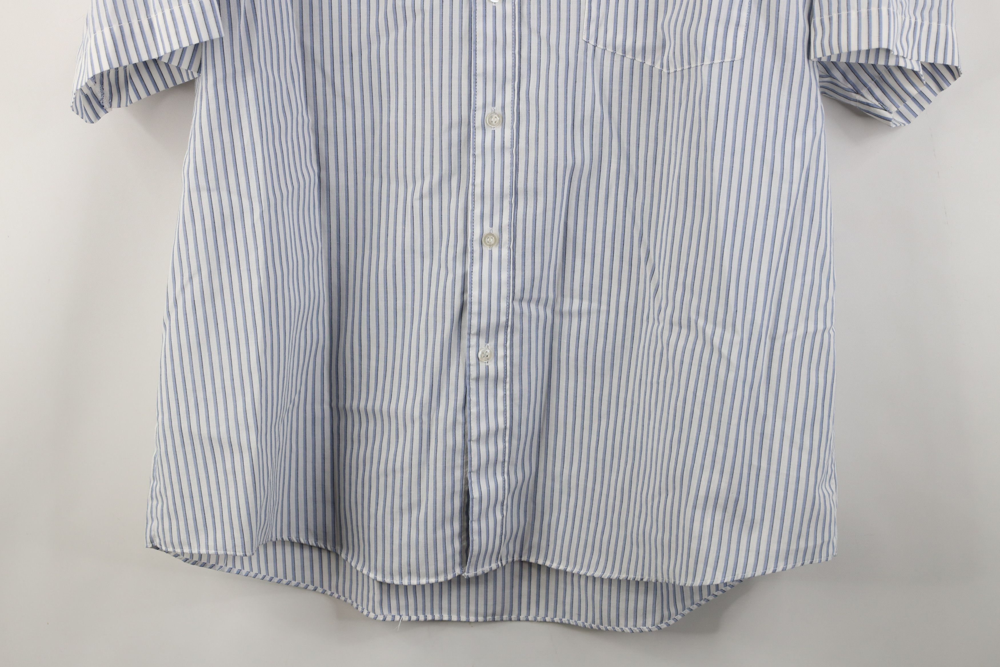 Vintage Vintage 90s Streetwear Short Sleeve Collared Button Shirt Size US M / EU 48-50 / 2 - 3 Thumbnail