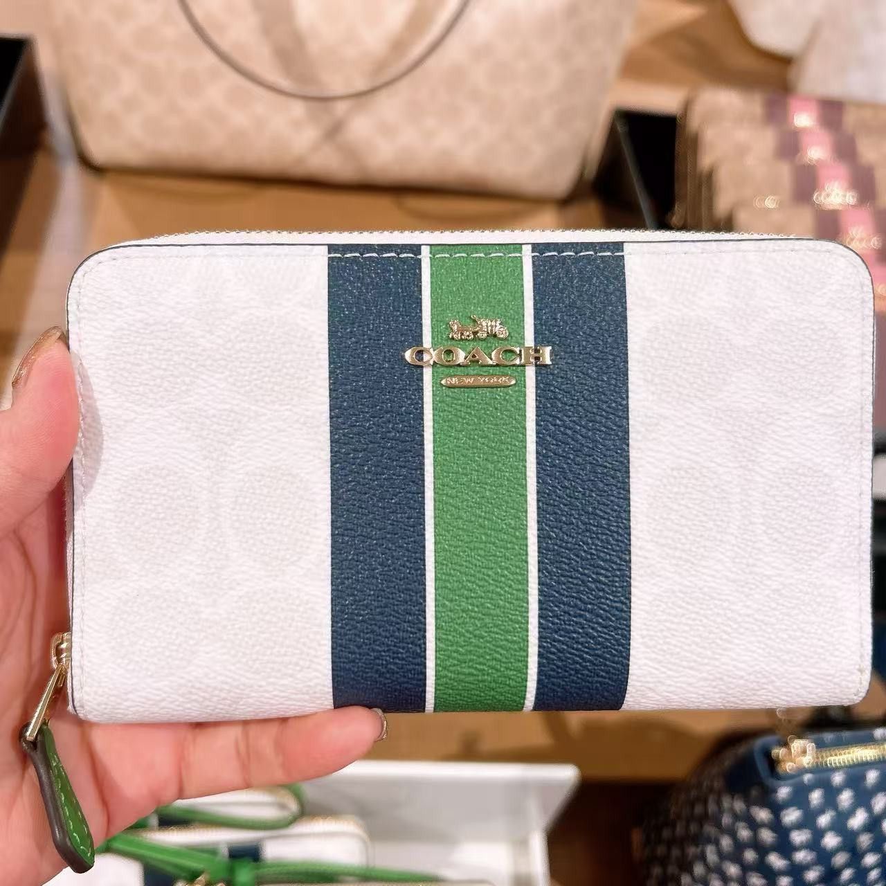 Coach Medium Id Zip Wallet With Varsity Stripe CBO79 Size ONE SIZE - 1 Thumbnail