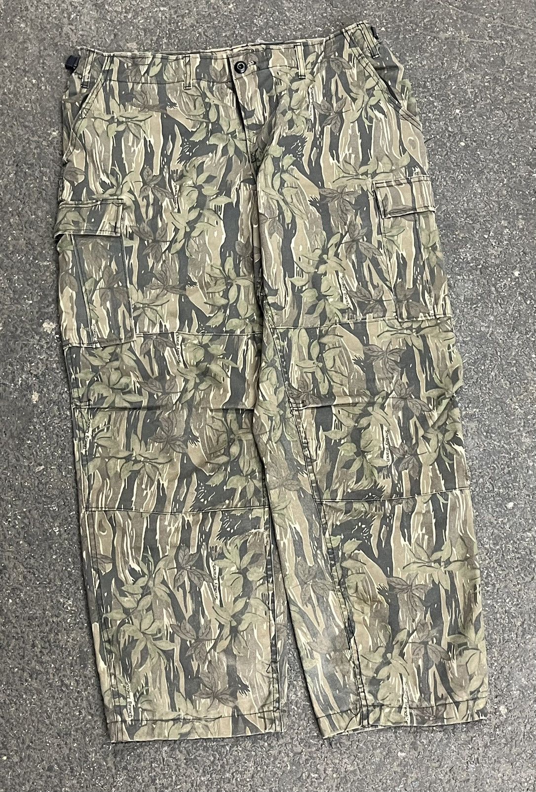 Realtree camo baggy fit cargo pants streetwear hype skater