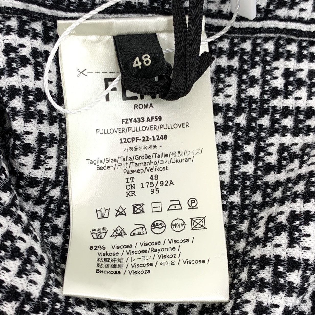 Fendi Fendi Black & White Color Long Sleeve Knit Sweater K26WX Size US M / EU 48-50 / 2 - 6 Thumbnail