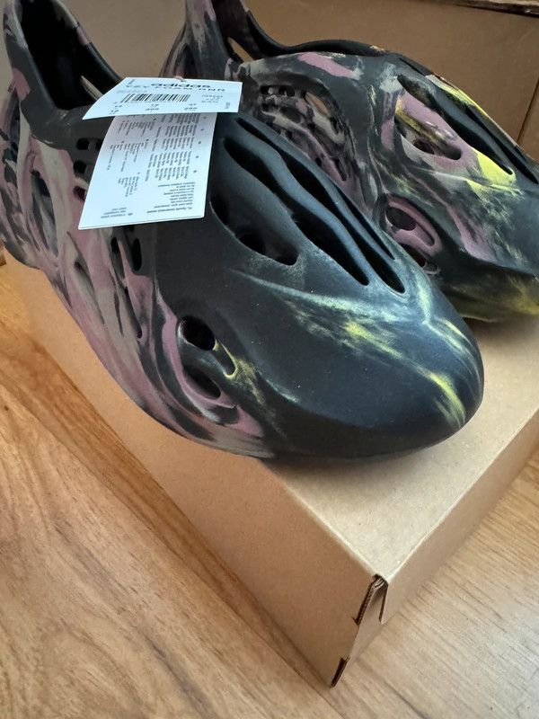 Kanye West × Yeezy Adidas Yeezy boost Yeezy foam rnr mx carbon EU47 US12 Size US 12 / EU 45 - 3 Thumbnail