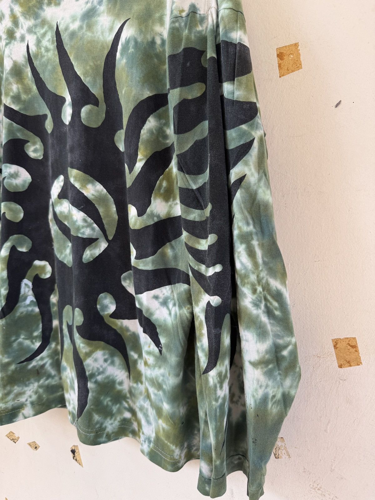 Band Tees × Vintage *RARE* VINTAGE 90s Y2K TRIBAL SPIRAL TIE DYE T-SHIRT METAL Size US XL / EU 56 / 4 - 4 Thumbnail