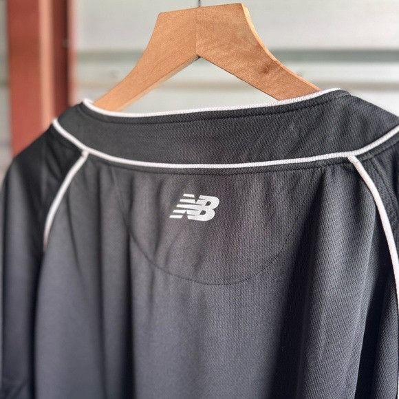 New Balance NWT NEW BALANCE MEN’S SHIRT 2 BUTTON BLACK JERSEY LOOSE FIT Size US XXL / EU 58 / 5 - 7 Thumbnail