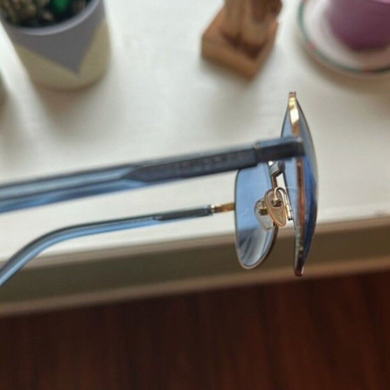 Gucci Gucci Gold Frame Blue Lenses Authentic Sunglasses Size ONE SIZE - 6 Thumbnail
