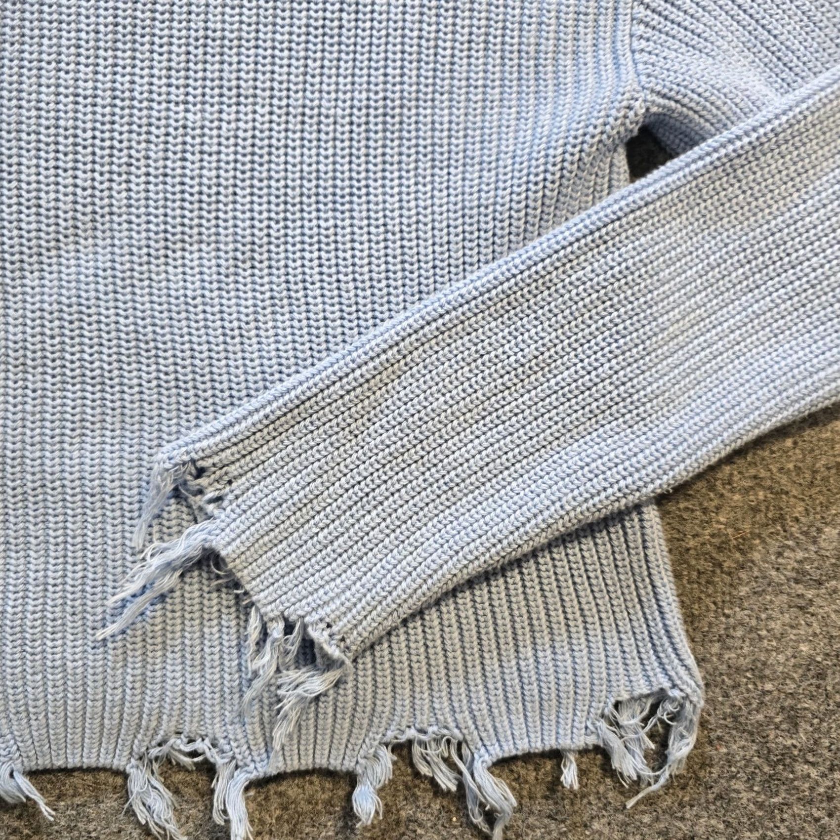 Vintage Le Lis Sweater Womens Size M Blue Distressed Raw Hem Long Sleeve Casual Pullover V-Neck Knit Cotton Regular Classic Knitting Winter Fall Fashion Shirt Size M / US 6-8 / IT 42-44 - 4 Thumbnail