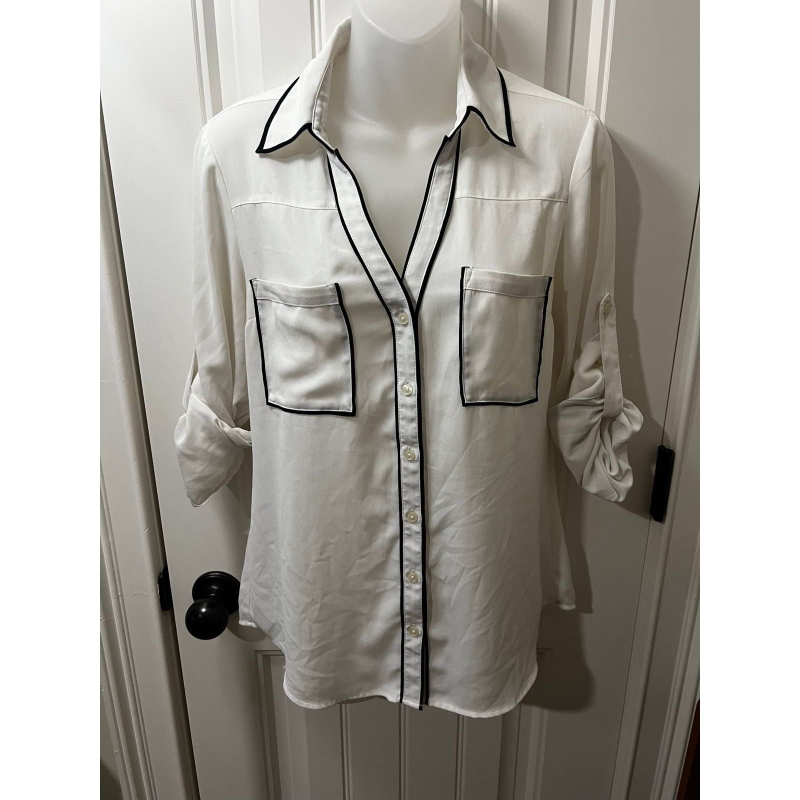 Express Button Down Blouse Black Trim Roll Sleeve Pocket Top Shirt Size S / US 4 / IT 40 - 3 Thumbnail