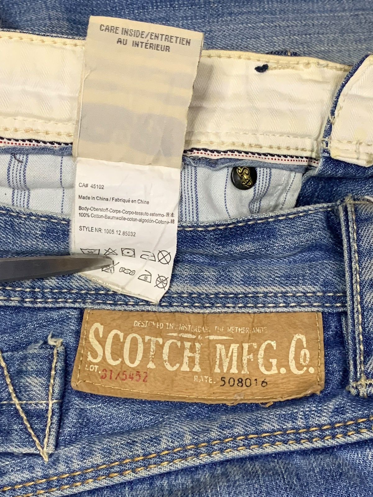 Japanese Brand Vintage Japanese Brand Faded Wash Buckle Back Jeans Size US 33 - 10 Thumbnail