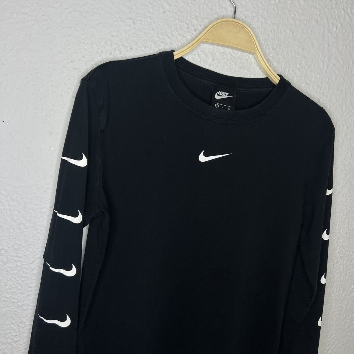 Nike Nike Longsleeve Tshirt Sweatshirt Black Swoosh Logo Size US S / EU 44-46 / 1 - 3 Thumbnail