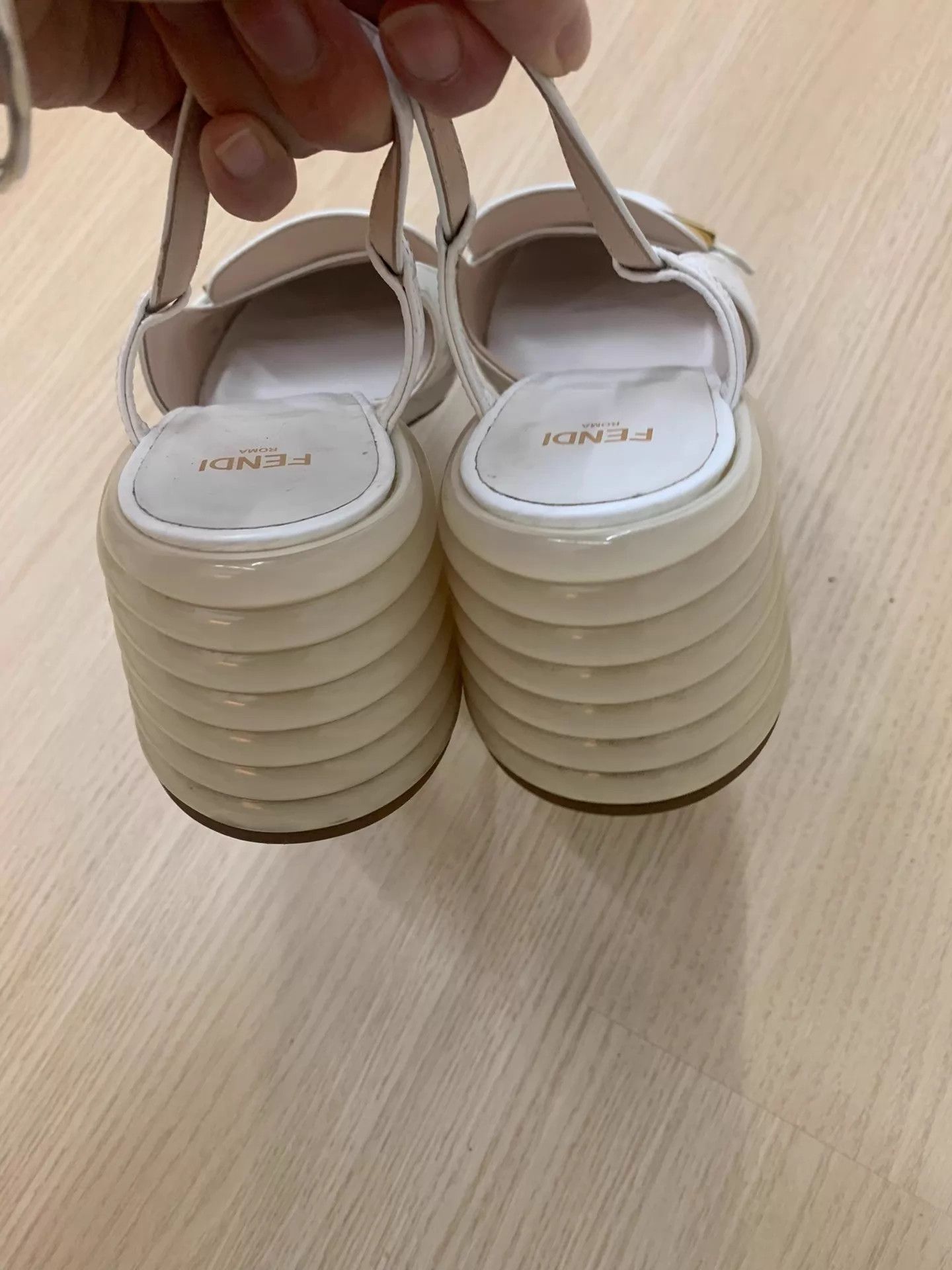 Fendi Fendi white croc embossed gold buckle block heel 38 new Size US 7.5 / IT 37.5 - 3 Thumbnail