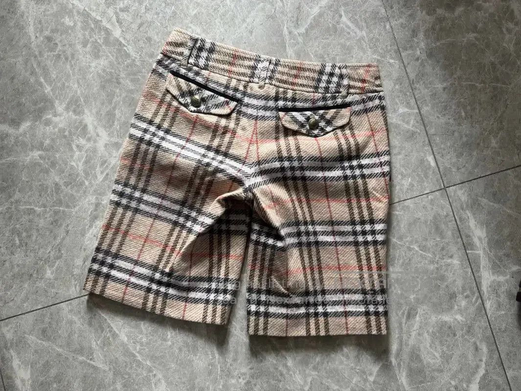 Burberry Burberry Women's Khaki Wool Blend Shorts. Size 23" - 5 Thumbnail