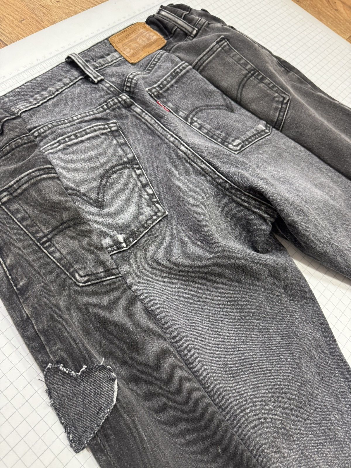 Levi's Reworked Black and Grey Levi’s Denim Jeans One-of-a-Kind Size 30" / US 8 / IT 44 - 5 Thumbnail