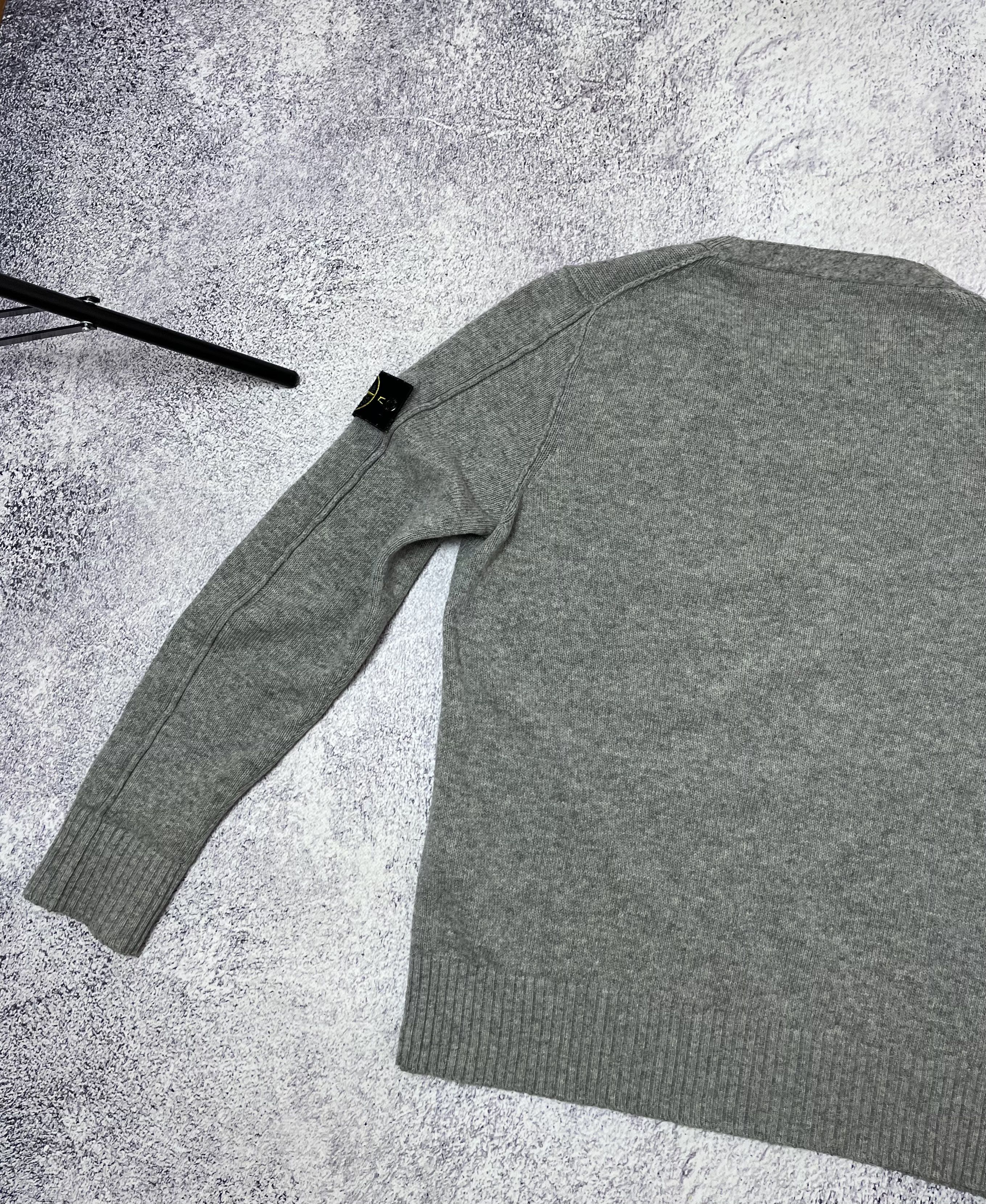 Stone Island × Vintage Vintage men’s sweater Stone Island size M Size US M / EU 48-50 / 2 - 20 Thumbnail