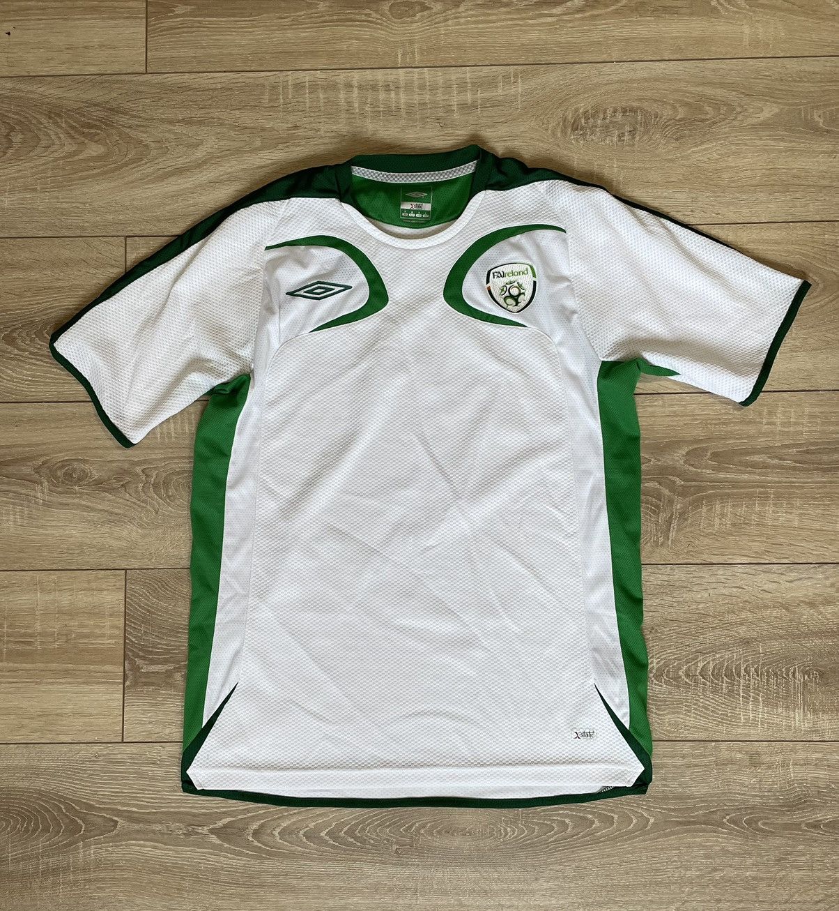 Umbro × Vintage Ireland 2008 2009 Umbro Training Shirt soccer jersey Size US M / EU 48-50 / 2 - 1 Thumbnail