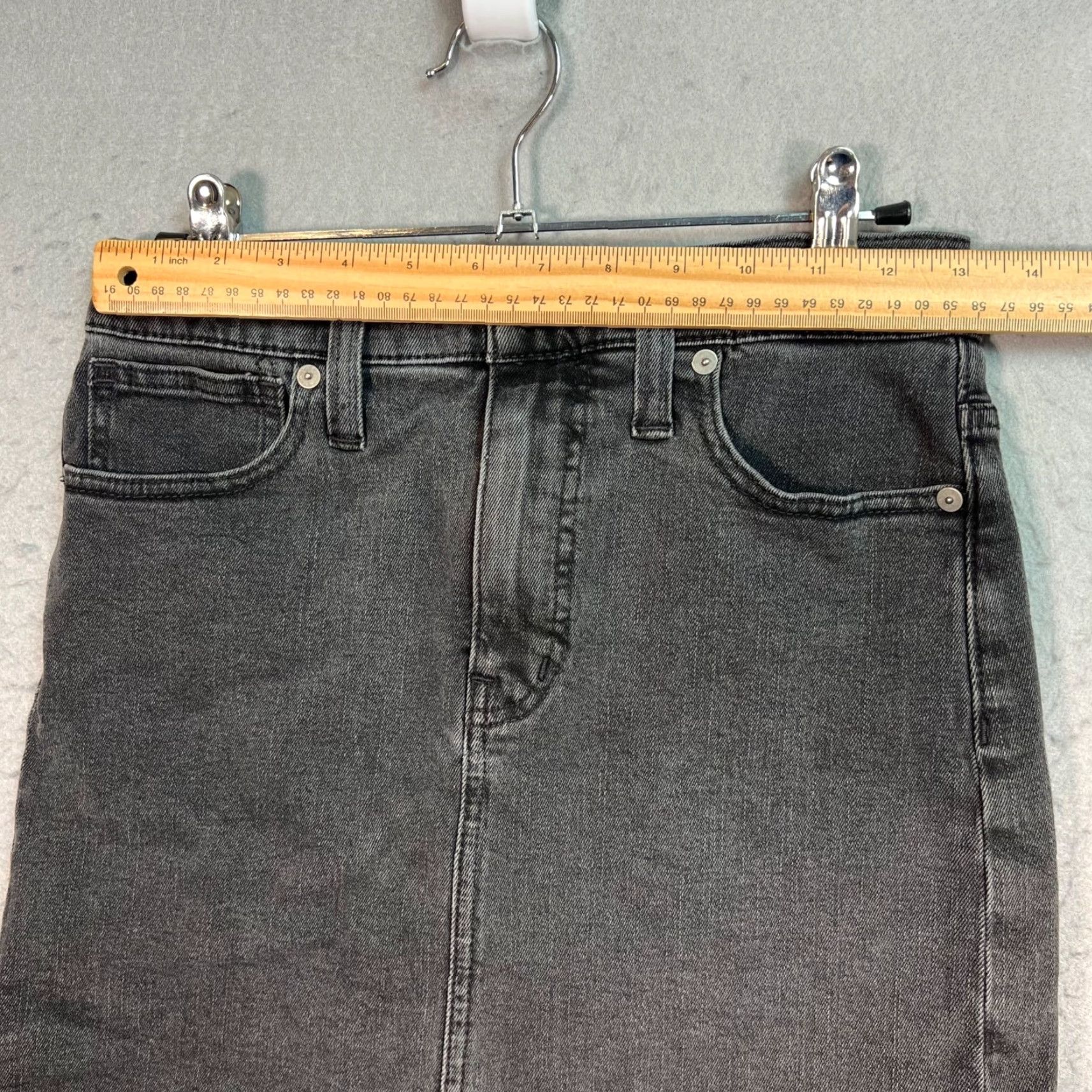 Madewell Madewell Womens Size 25 Black Stretch Denim Mini Skirt Distressed Hem Skirt Womens 25 Black Stretch Denim Mini Skirt Distressed Hem Size 42" / US 20 - 6 Thumbnail