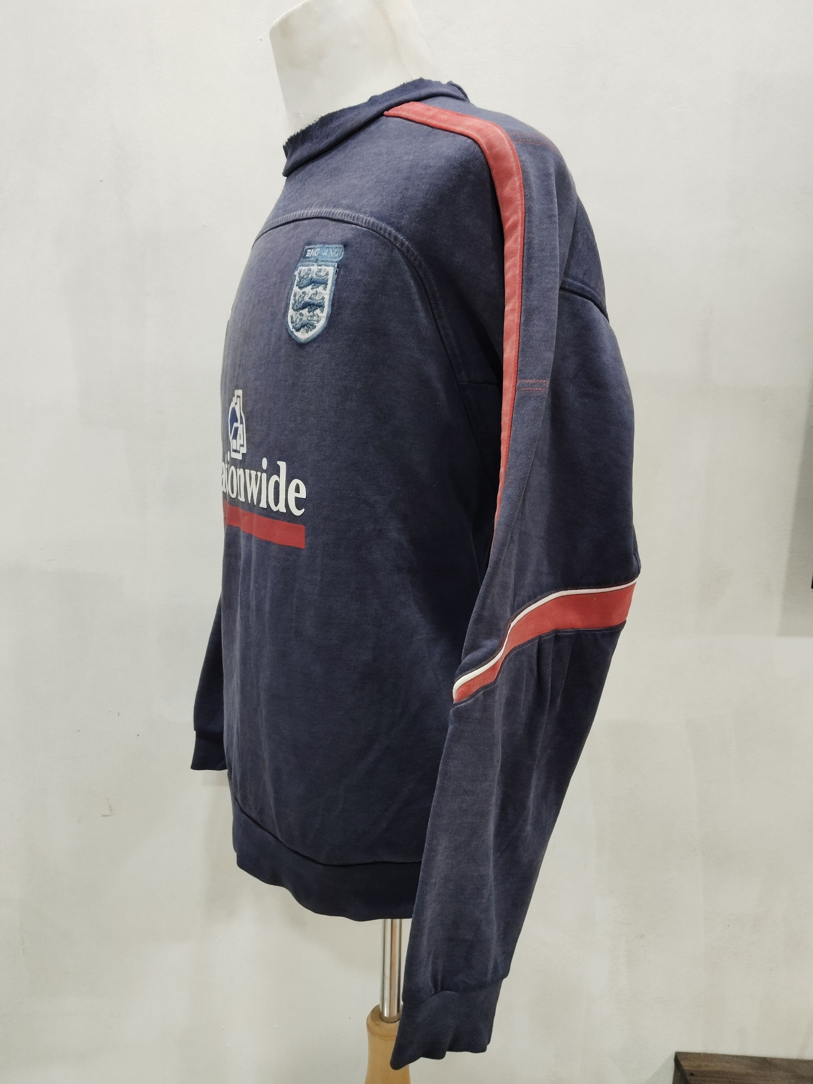 Umbro × Vintage Vintage Thrashed England Team Football Team Sweatshirt Size US L / EU 52-54 / 3 - 3 Thumbnail