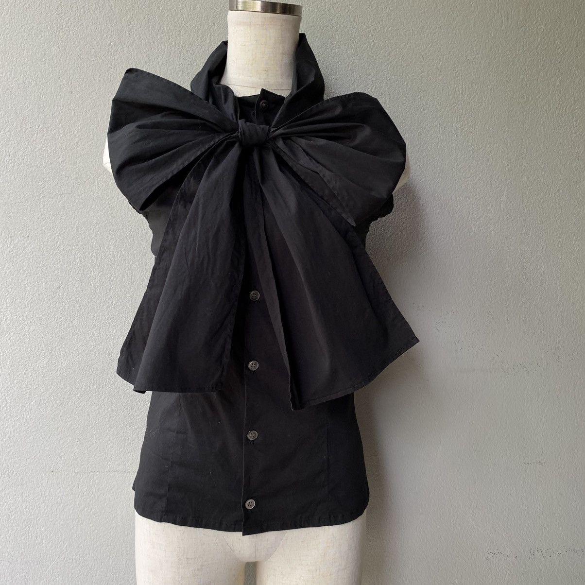 Japanese Brand ATSURO TAYAMA A/T Black Sleeveless Blouse with Large Bow Size S / US 4 / IT 40 - 3 Thumbnail