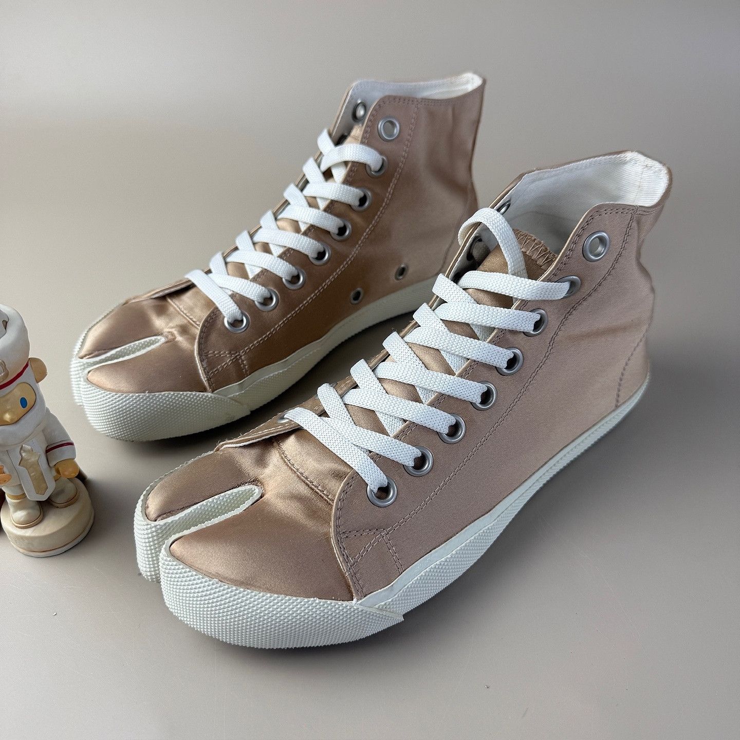 Maison Margiela Maison Margiela Tabi Satin High Top Sneakers Size 38.5 Size US 8.5 / IT 38.5 - 1 Thumbnail