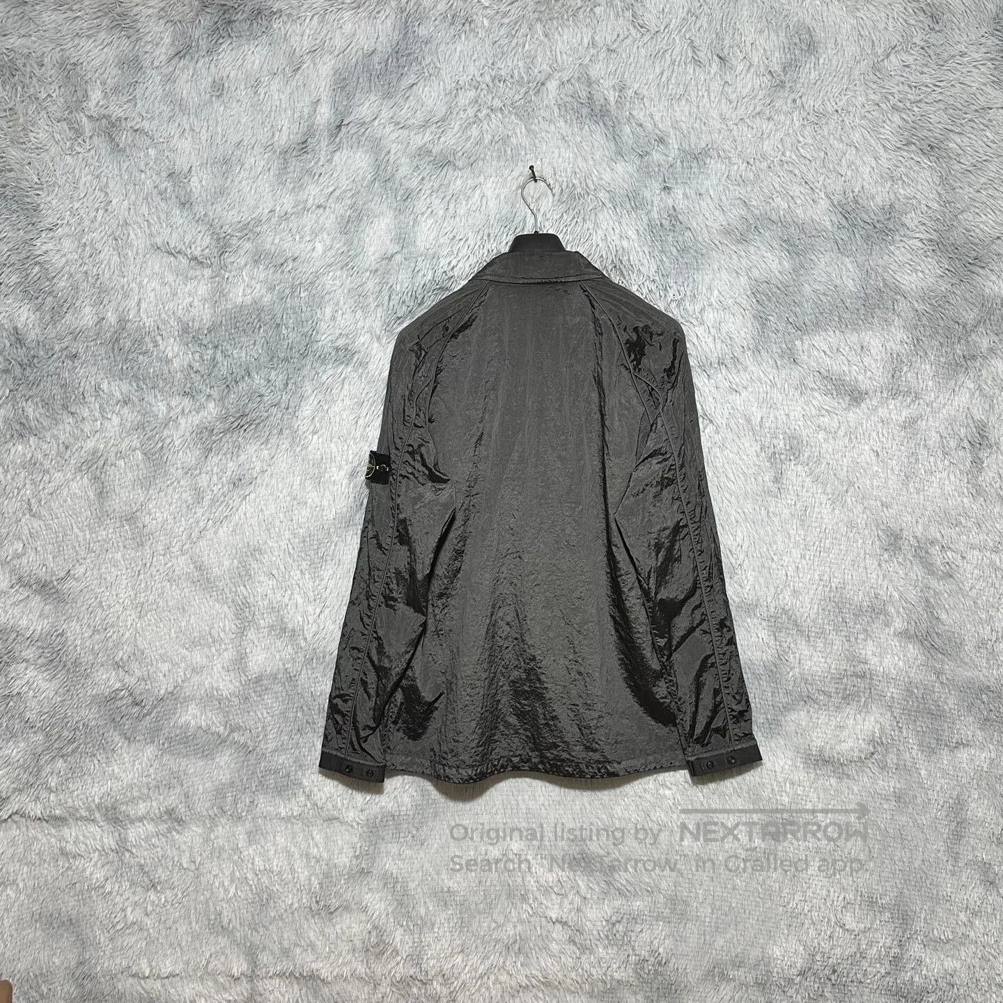 stone island 22ss metallic nylon jacket.