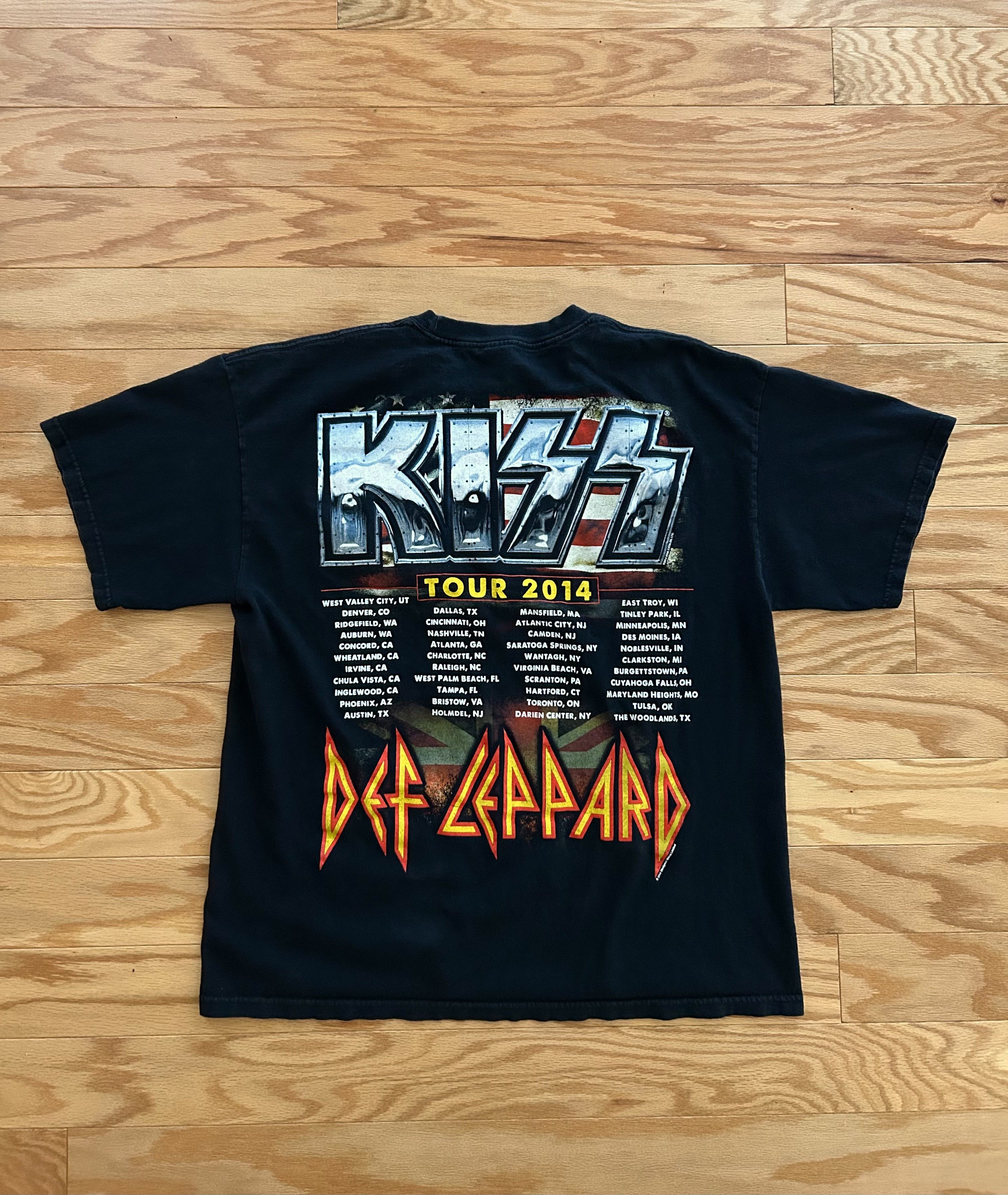 Vintage KISS x Def Leppard 2014 Tour Tee Size US XL / EU 56 / 4 - 2 Thumbnail