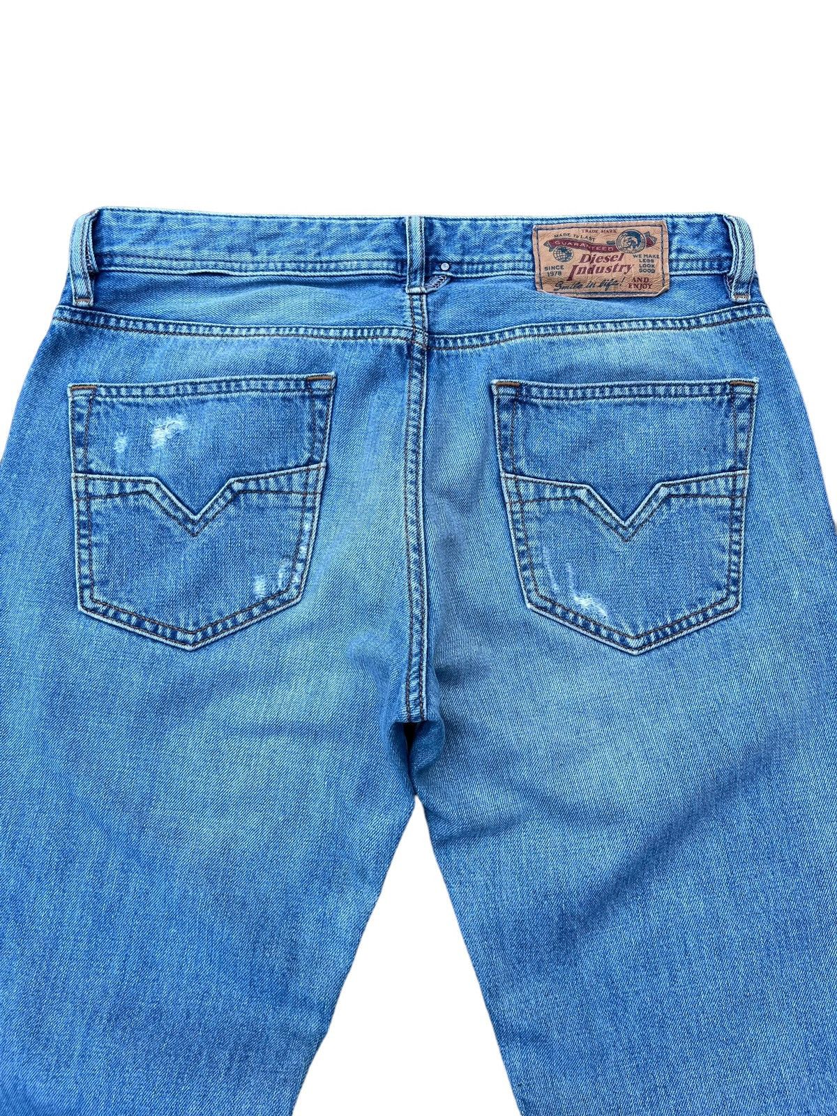 Diesel Vintage Y2K Diesel Larkee Light Blue Distressed Classic Jean Size US 32 / EU 48 - 4 Thumbnail