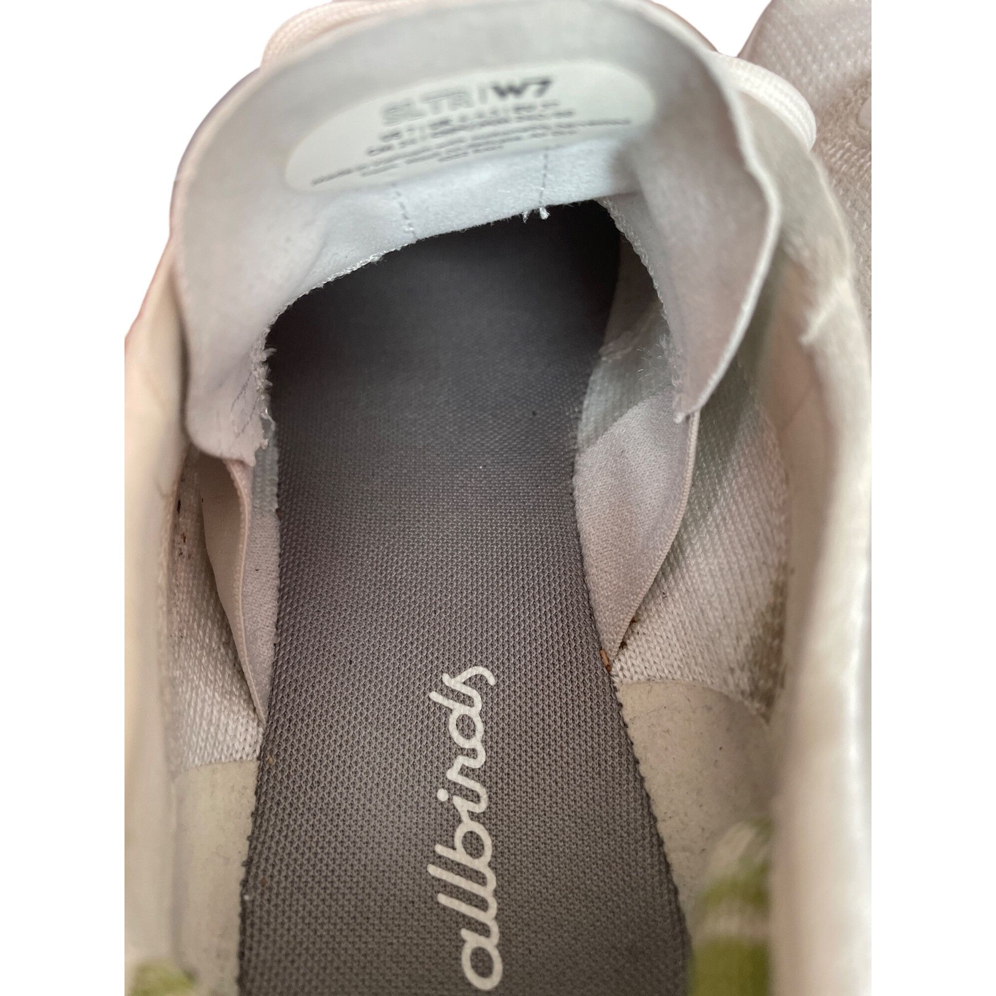 Allbirds Allbirds wms white low top comfort walking sneakers sz 7W SK Size US 7 / IT 37 - 7 Thumbnail