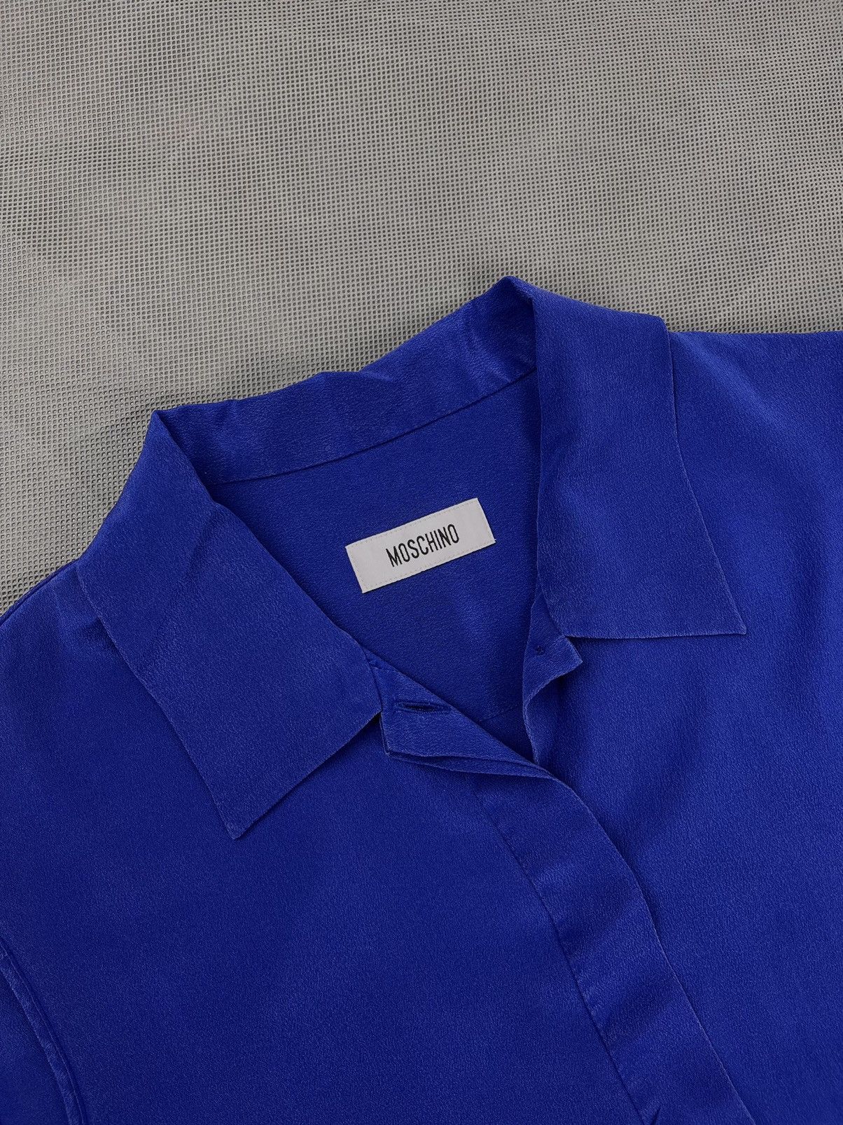 Moschino 💙Moschino 100% silk blouse tank top button up shirt Size M / US 6-8 / IT 42-44 - 2 Thumbnail