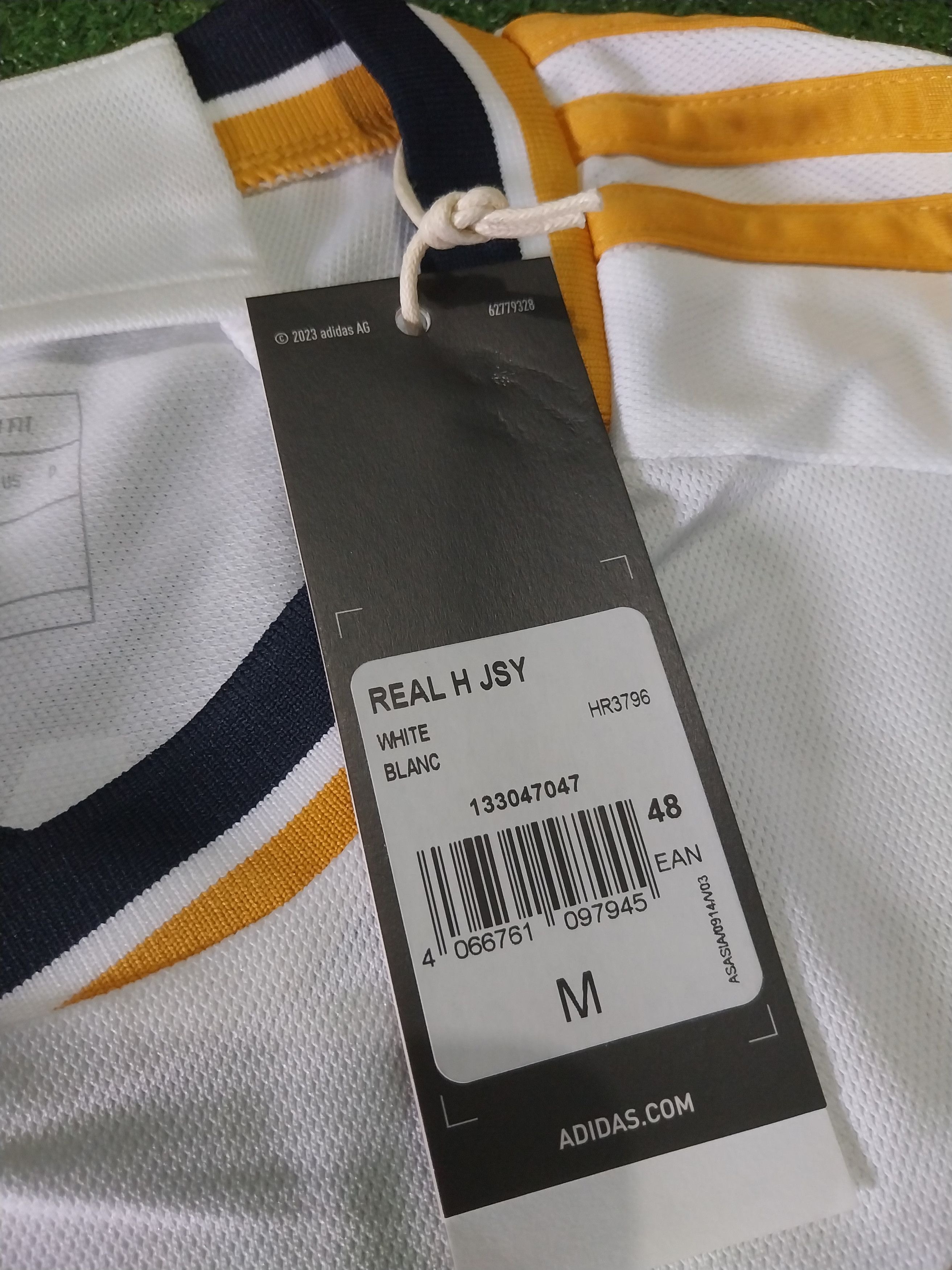 Adidas Real madrid home 2023/2024 jude bellingham jersey football Size US M / EU 48-50 / 2 - 7 Thumbnail