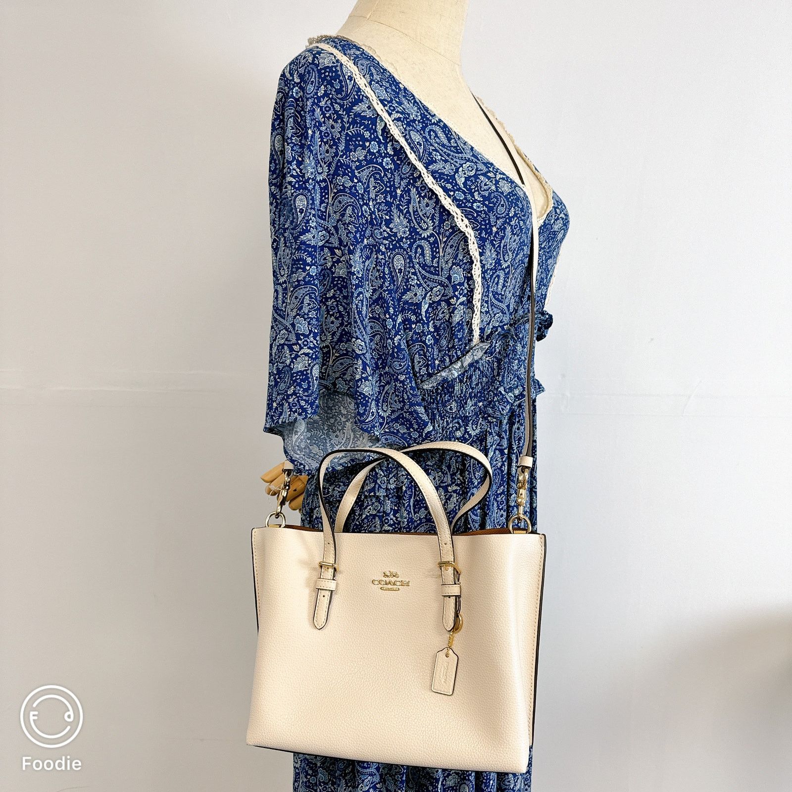 image of Coach C4084 Mollie Tote 25 In Gold/chalk Light Saddle in White, Women's