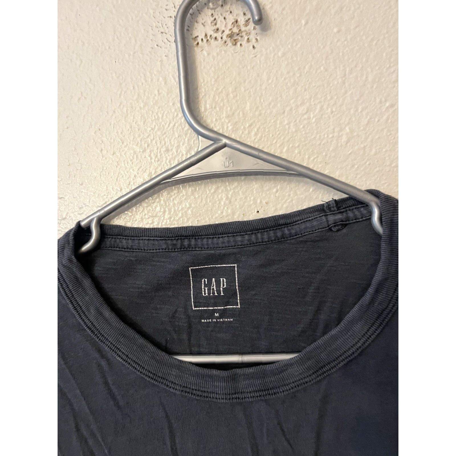 Gap Gap Men T-Shirt Crew Neck Long Sleeve Regular Fit Medium Gray Solid Gang era? wait Size US M / EU 48-50 / 2 - 2 Thumbnail