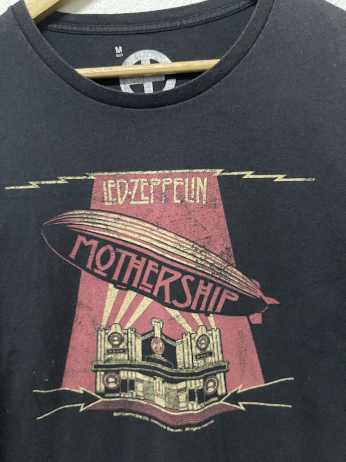 Band Tees 2010 LED ZEPPELIN MOTHERSHIP LONG SLEEVE TSHIRT Size US M / EU 48-50 / 2 - 7 Thumbnail