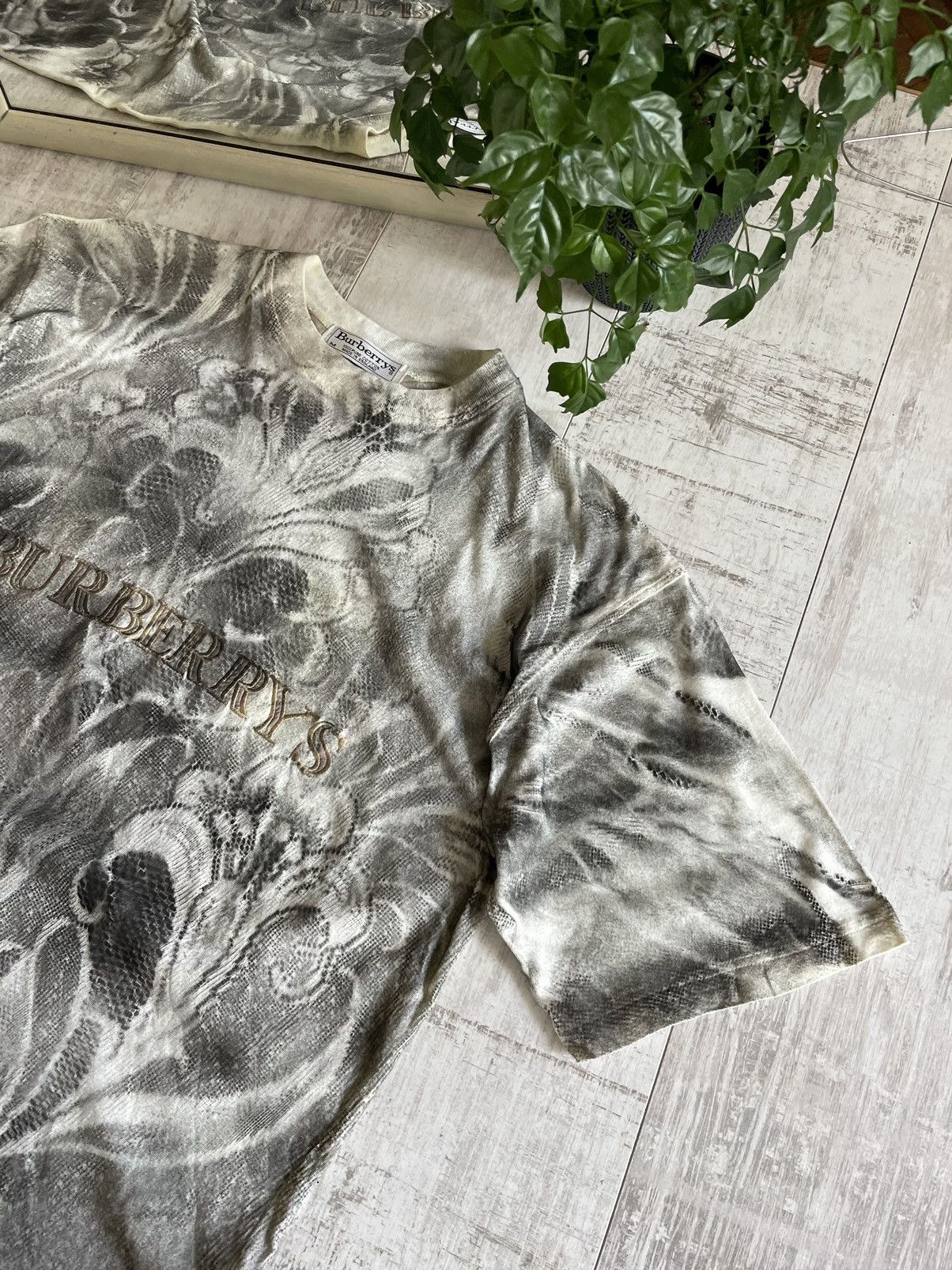 Burberry Burberrys Vintage Custom Floral T-Shirt Big Logo 1 of 1 Size US M / EU 48-50 / 2 - 4 Thumbnail