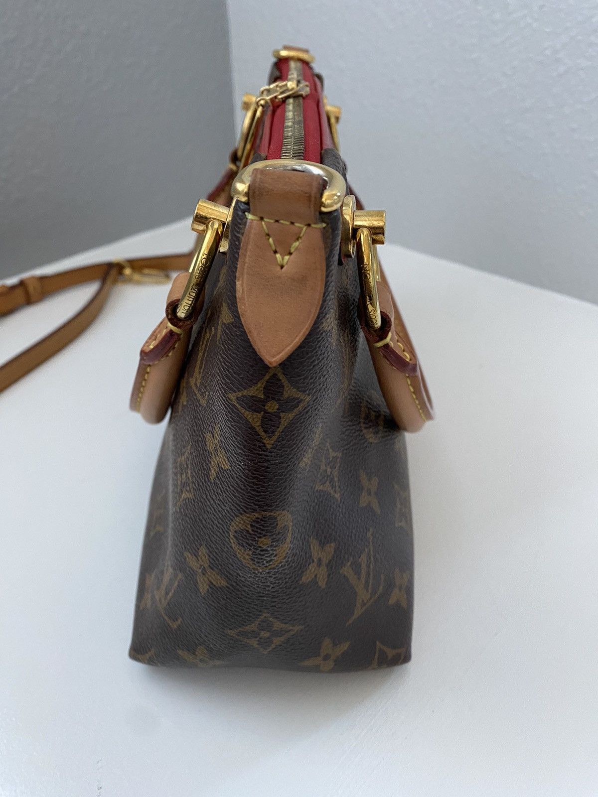 Louis Vuitton Authentic Louis Vuitton V Tote BB Size ONE SIZE - 6 Thumbnail