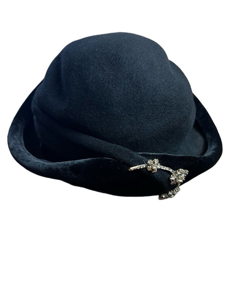 Vintage Vintage 1950's Black Cloche Hat w. Rhinestone Brooch Accent Size ONE SIZE - 1 Thumbnail