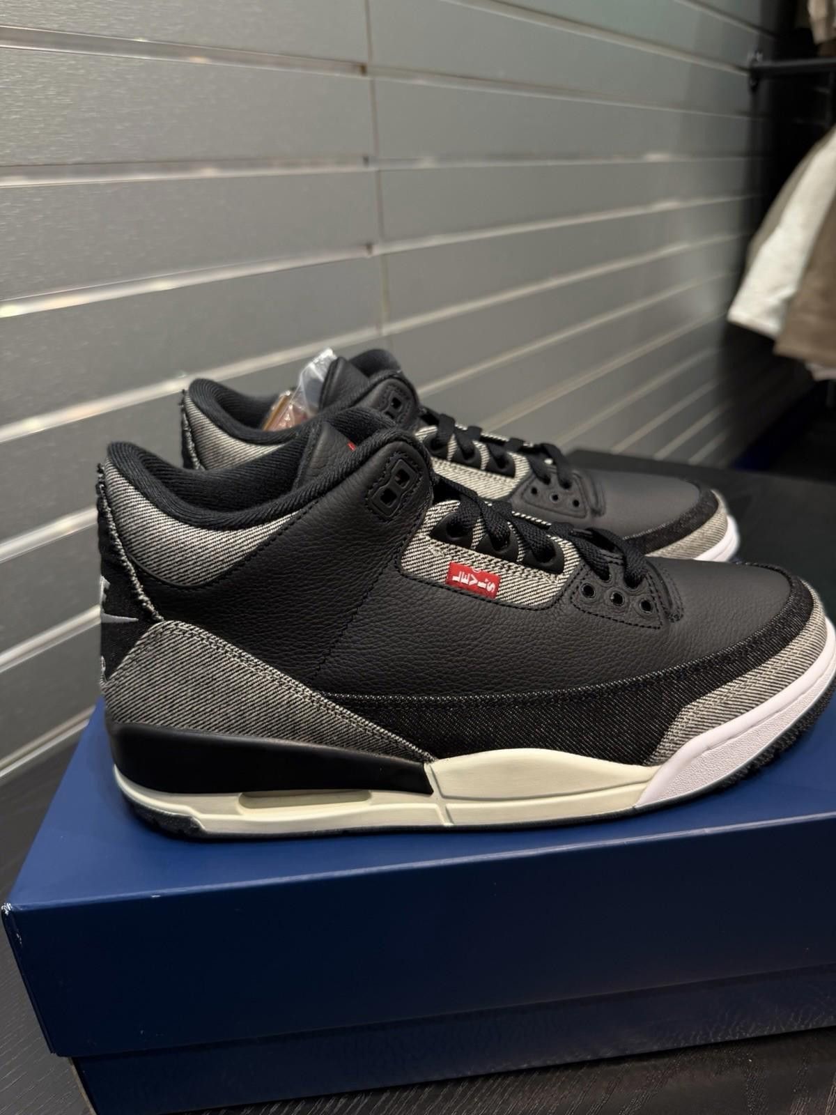 Jordan Brand Nike Air Jordan 3 Retro Levi’s Black IR0914-400 Men’s(9.5) Size US 9.5 / EU 42-43 - 3 Thumbnail