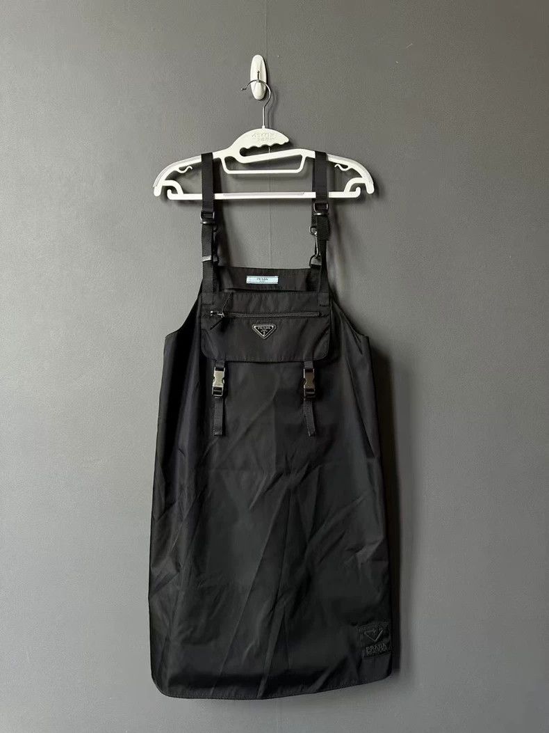 Prada Prada Strap skirt 2502-Nextarrow Size 37" - 1 Thumbnail