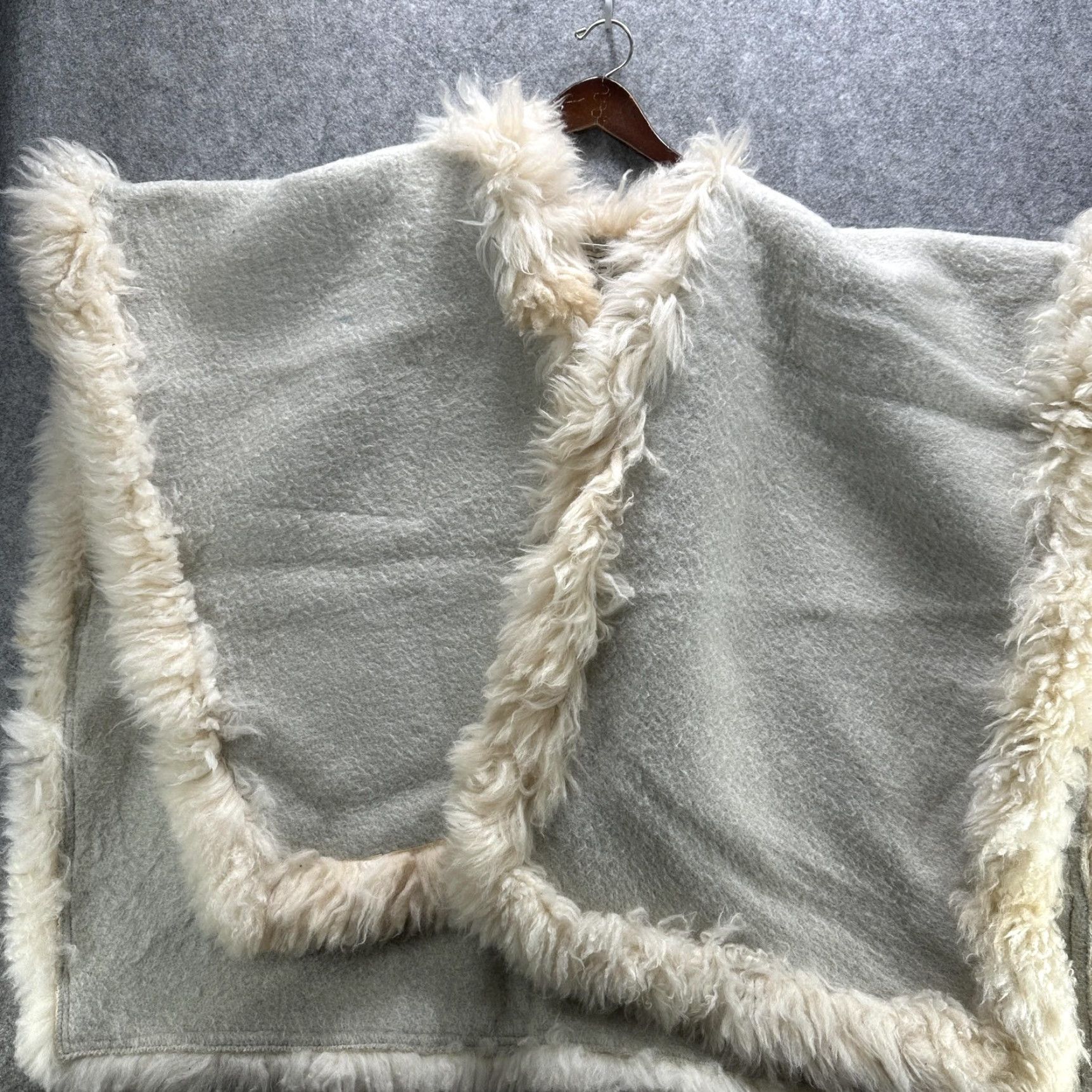 Vintage VINTAGE Handmade Alpaca Wool Poncho Womens One Size Cream Fur Trim Cape Shawl Wrap Size ONE SIZE - 2 Thumbnail