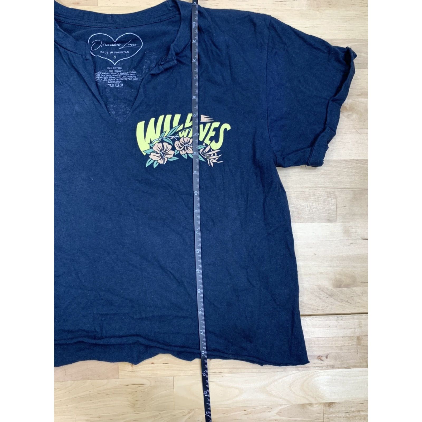 Vintage Obsessive Love T-Shirt Black Cropped Short Sleeve Crew Neck Women Slim Regular Size S Wild Waves Surfing Malibu Theme Vintage No? Size S / US 4 / IT 40 - 5 Thumbnail