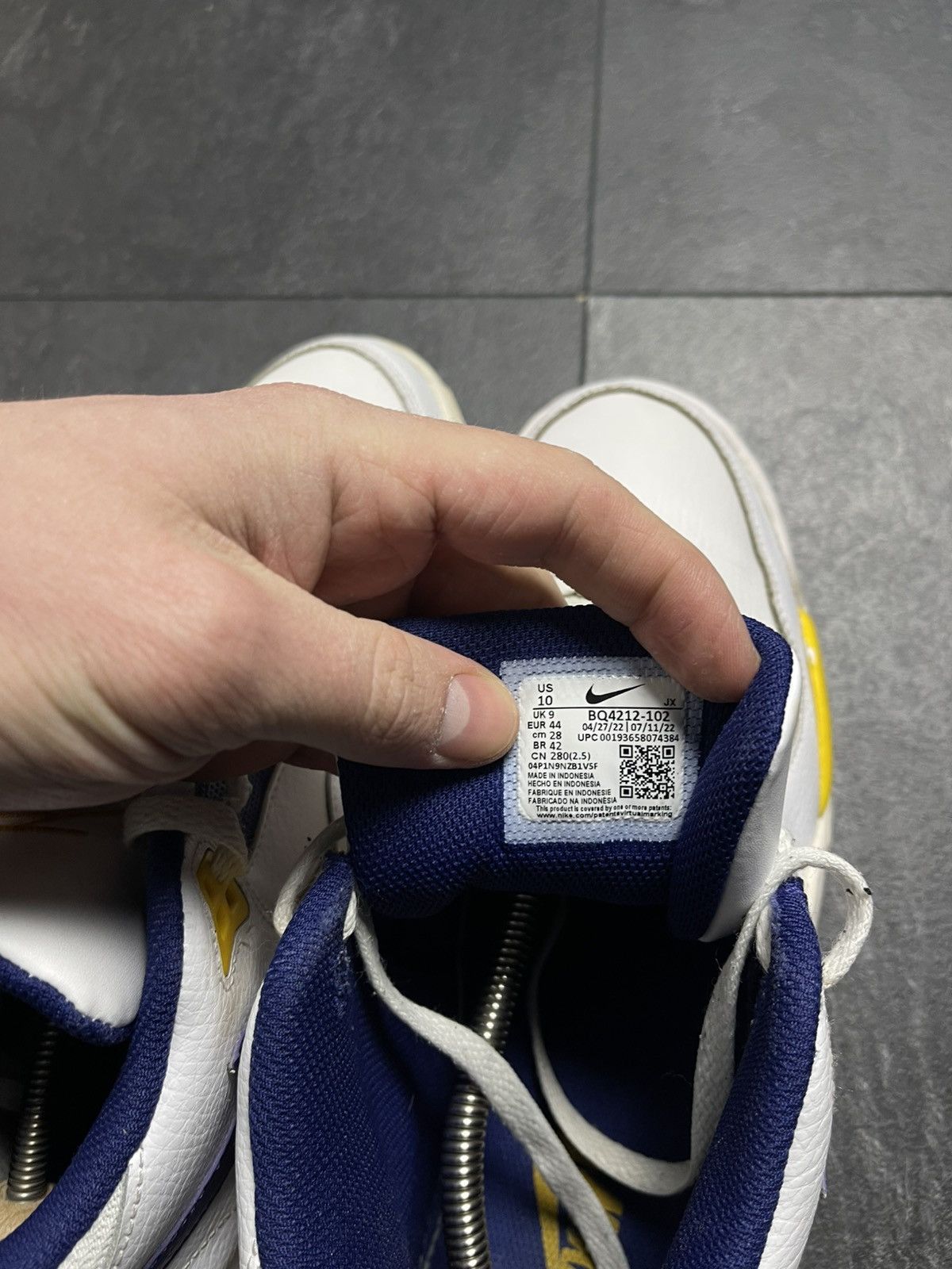 Vintage Nike Flight Legacy Lakers Size US 10 / EU 43 - 14 Thumbnail