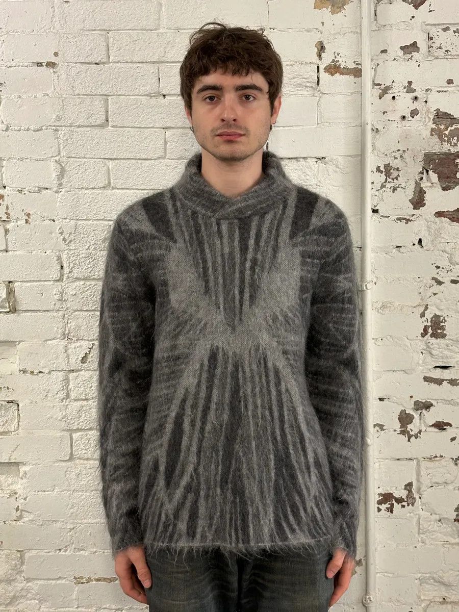 Emporio Armani AW2018 Emporio Armani Abstract Structured Grey Mohair Sweater Size US L / EU 52-54 / 3 - 3 Thumbnail