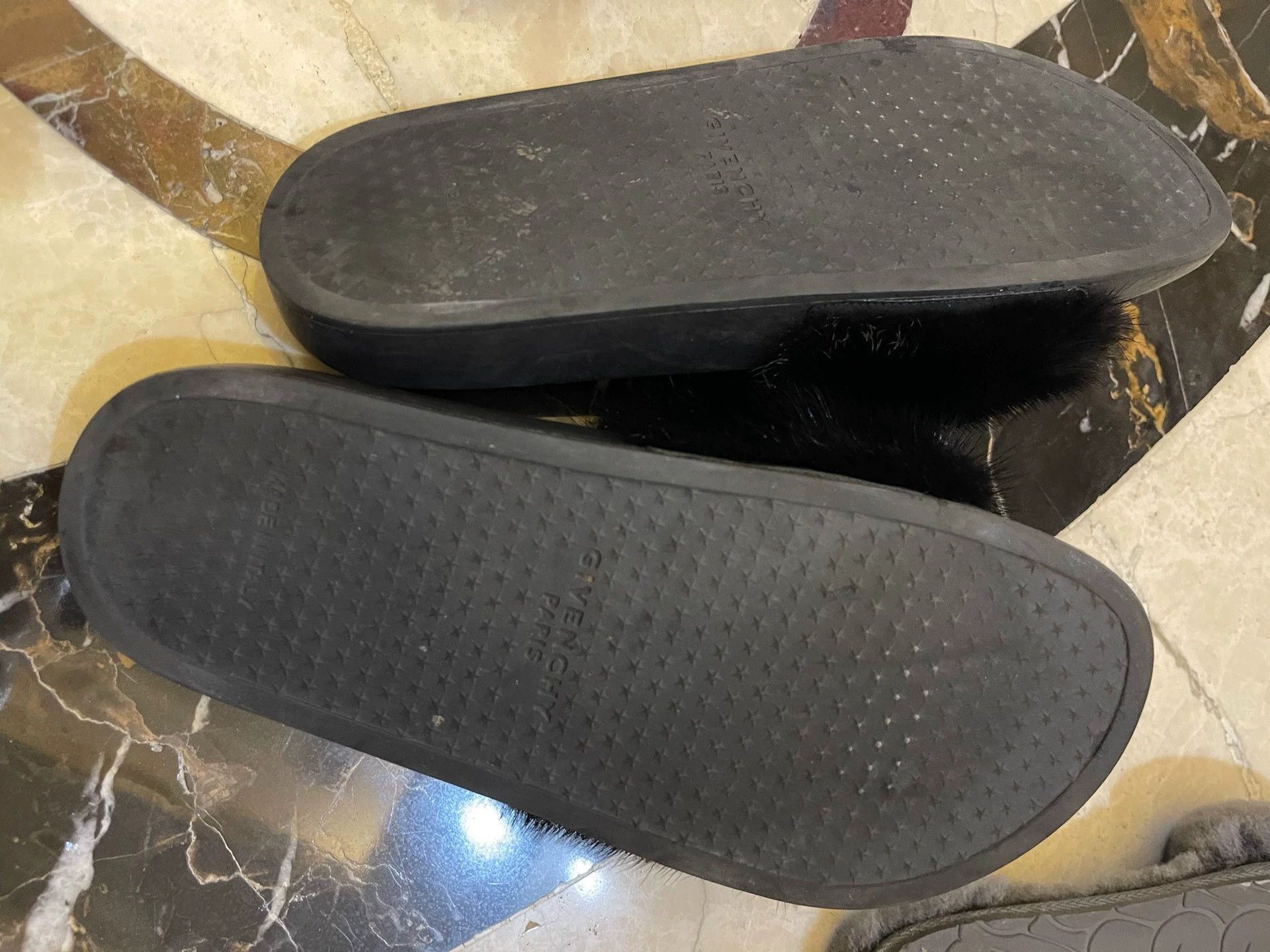 Givenchy Givenchy Classic Fur Slipper EU 37 Authentic Size US 6.5 / IT 36.5 - 2 Thumbnail